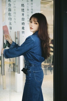 用舌头舔